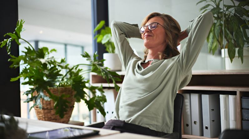 Staying Healthy While Working at a Desk All Day: A Complete Guide Staying Healthy While Working at a Desk All Day